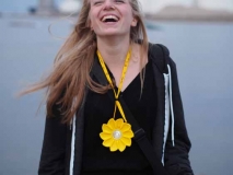 Die kleine Sonne als Halskette Foto/Copyright: 2013 Little Sun